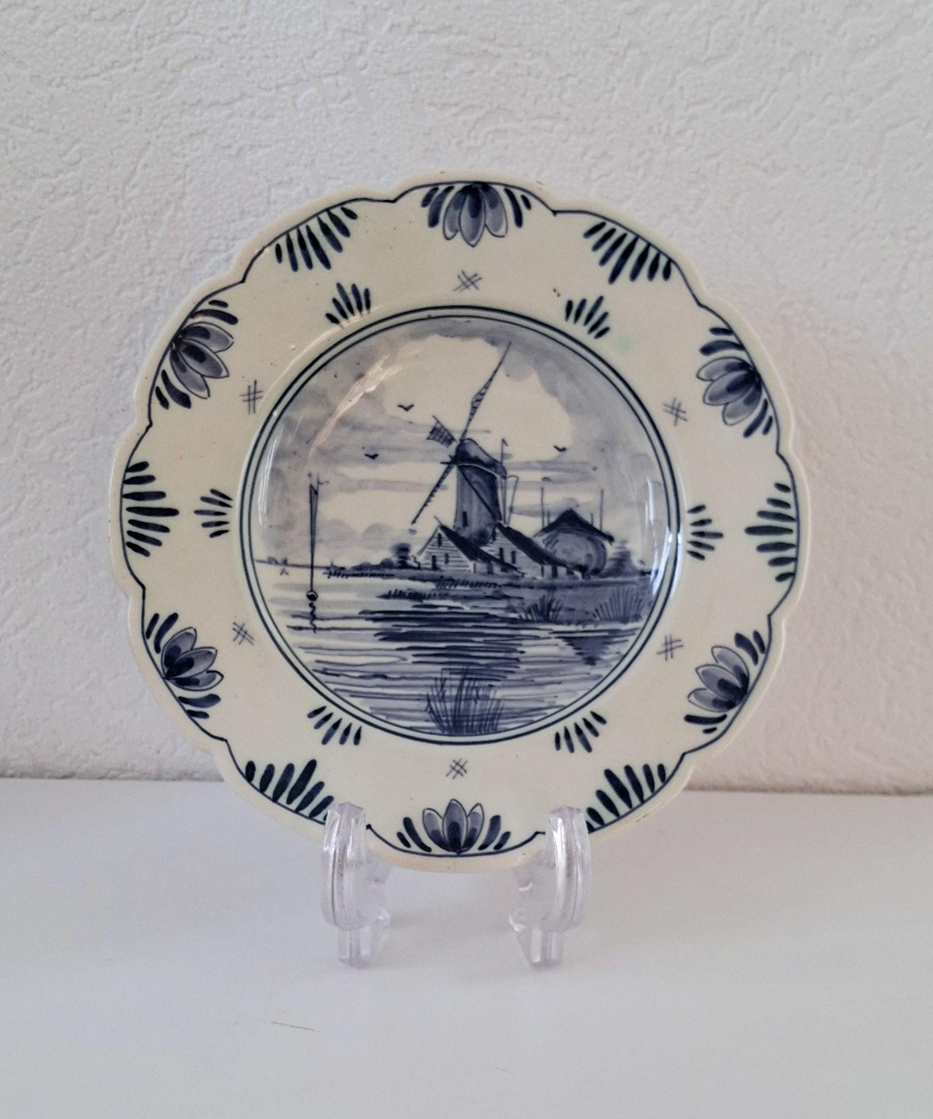 Delft blue and white tea set, tea strainer, drip tray, spoon vase