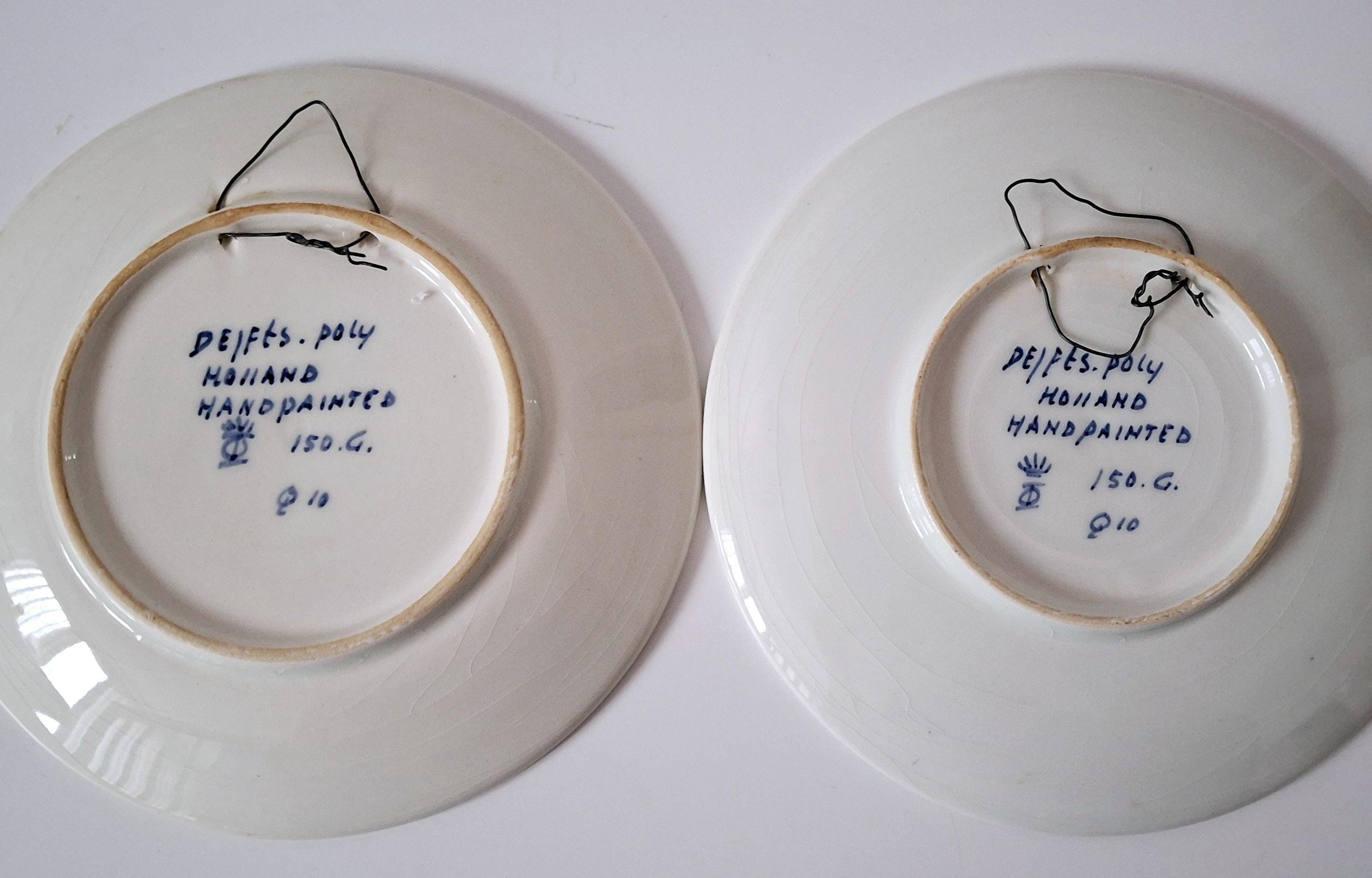 Charming dutch ceramic set, two decorative ceramic plates and two small pitchers