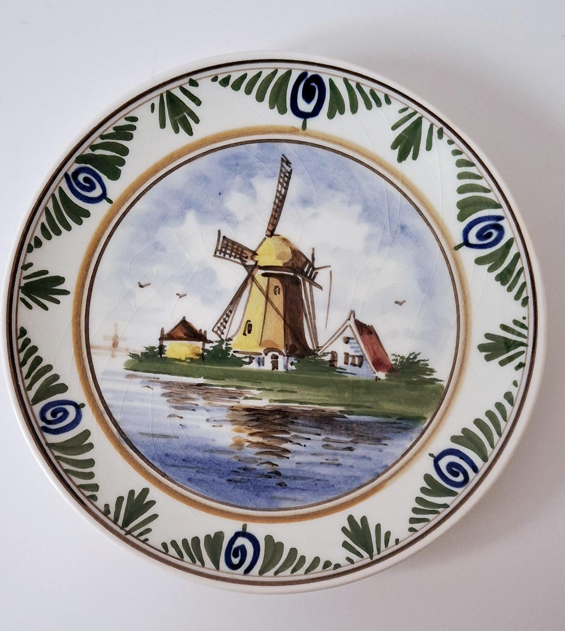 Charming dutch ceramic set, two decorative ceramic plates and two small pitchers