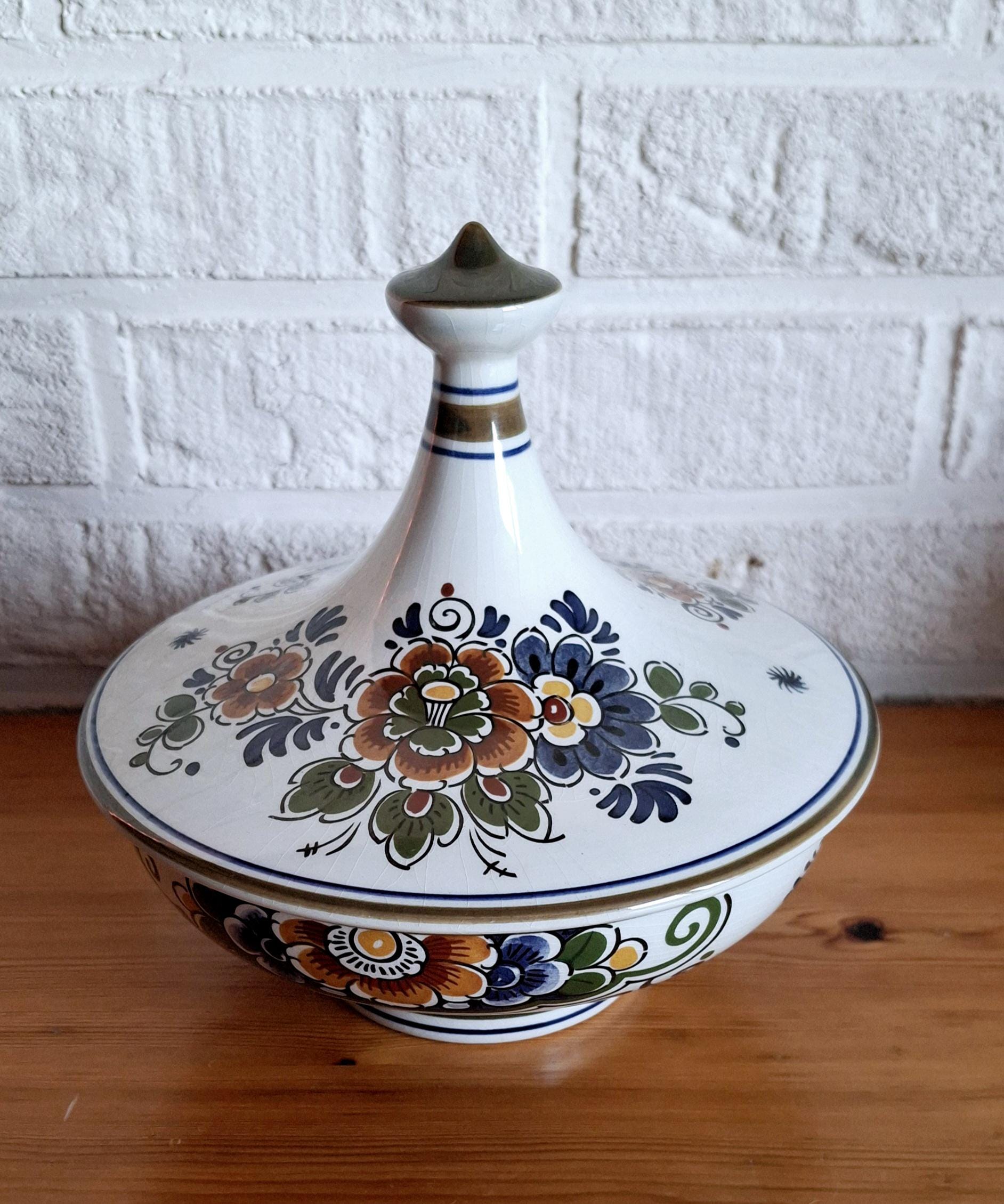 Delft Polychrome lidded dish & footed bowl set