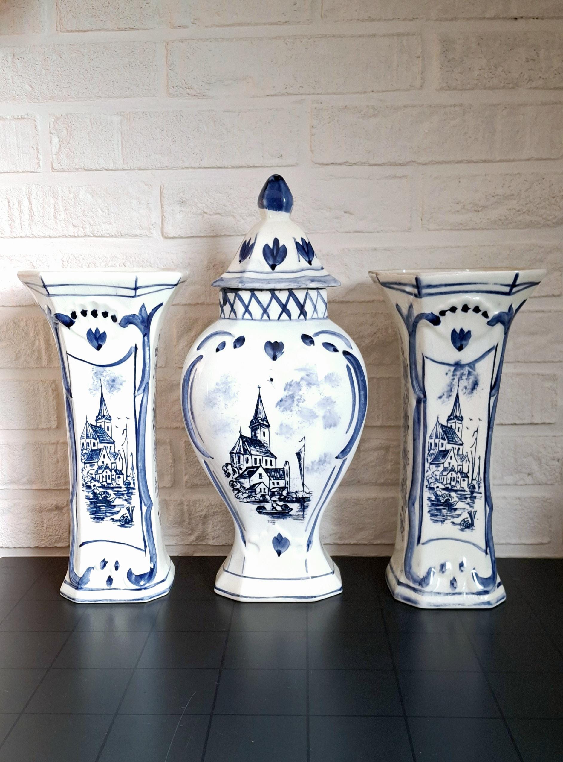 Delft Blauw 3-piece vase set, Hand-painted Dutch porcelain