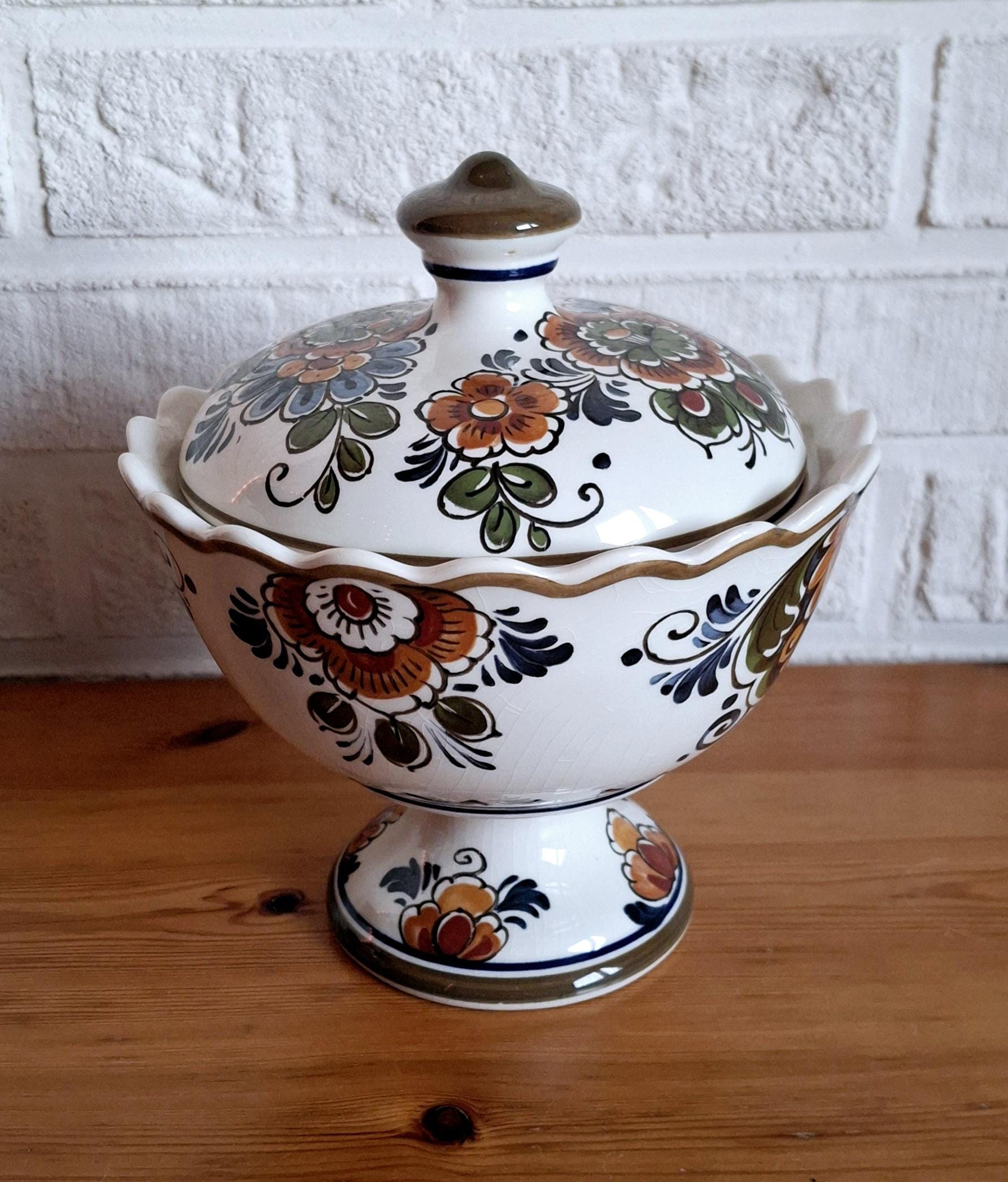 Delft Polychrome lidded dish & footed bowl set