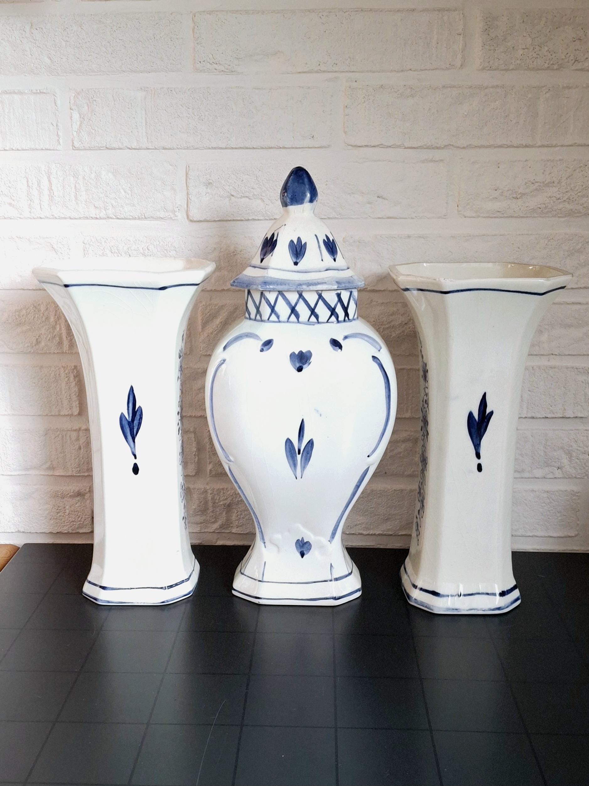Delft Blauw 3-piece vase set, Hand-painted Dutch porcelain