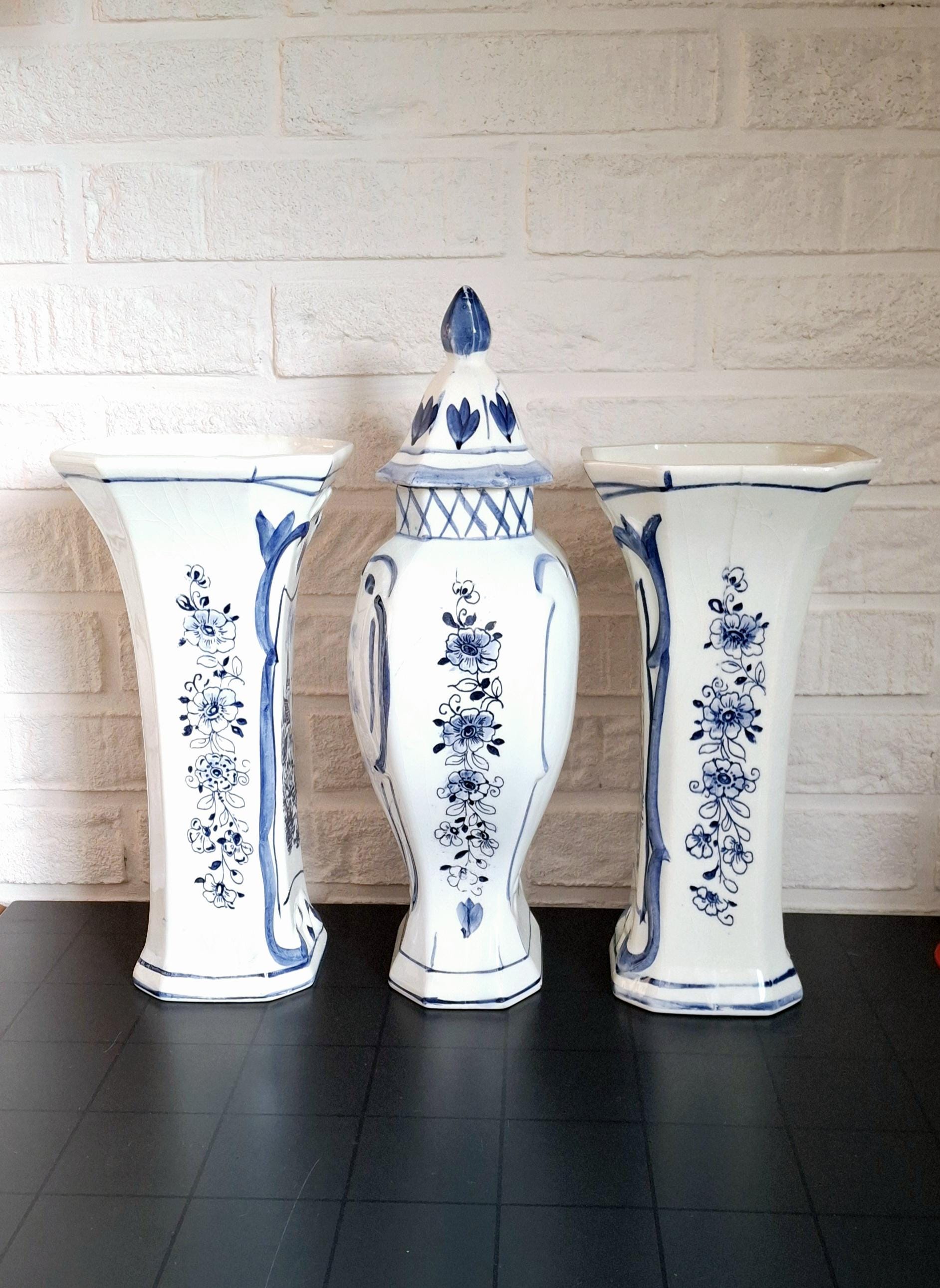 Delft Blauw 3-piece vase set, Hand-painted Dutch porcelain