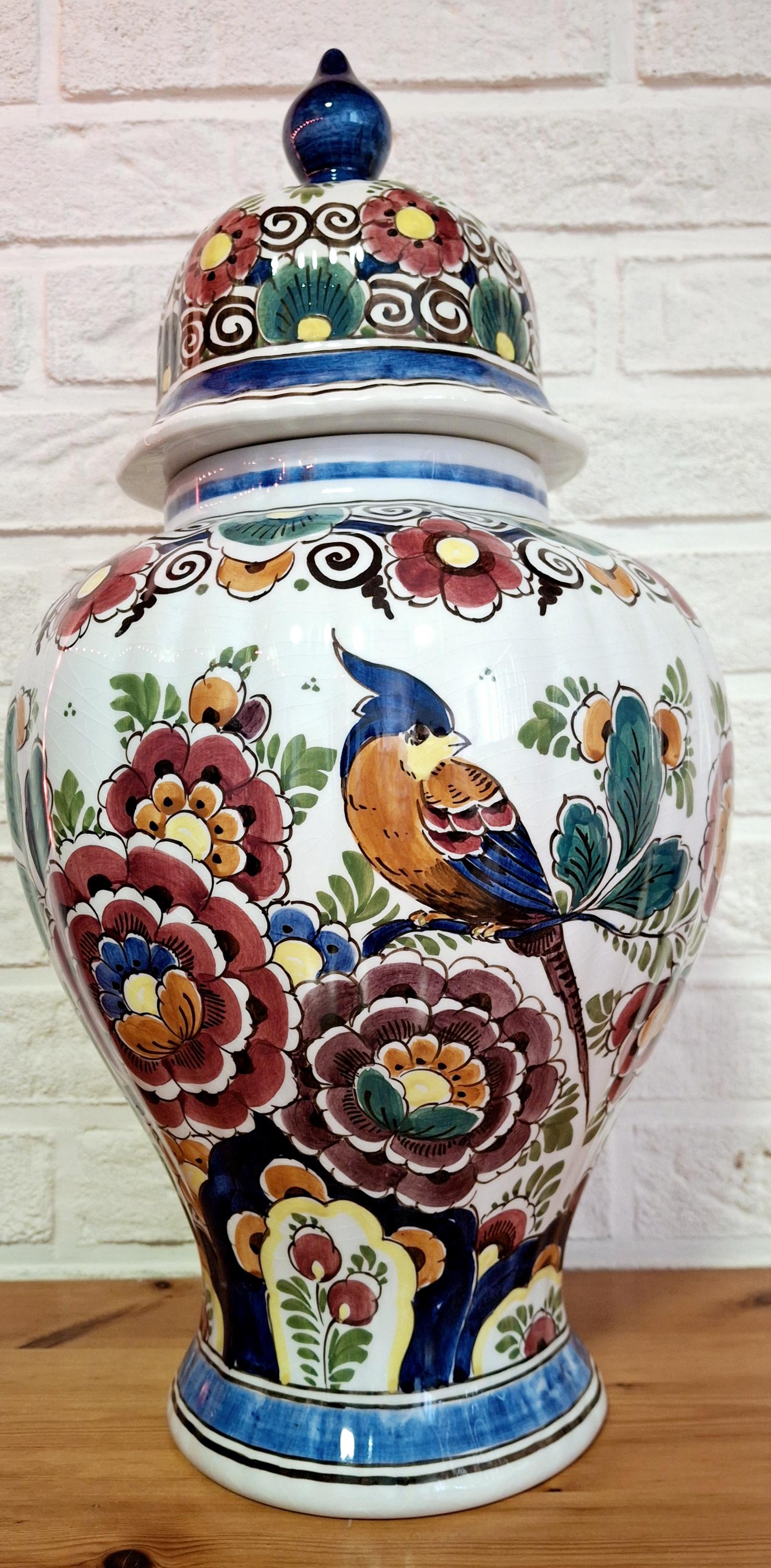 Delft Polychrome vase with lid, Bird motif dutch vase
