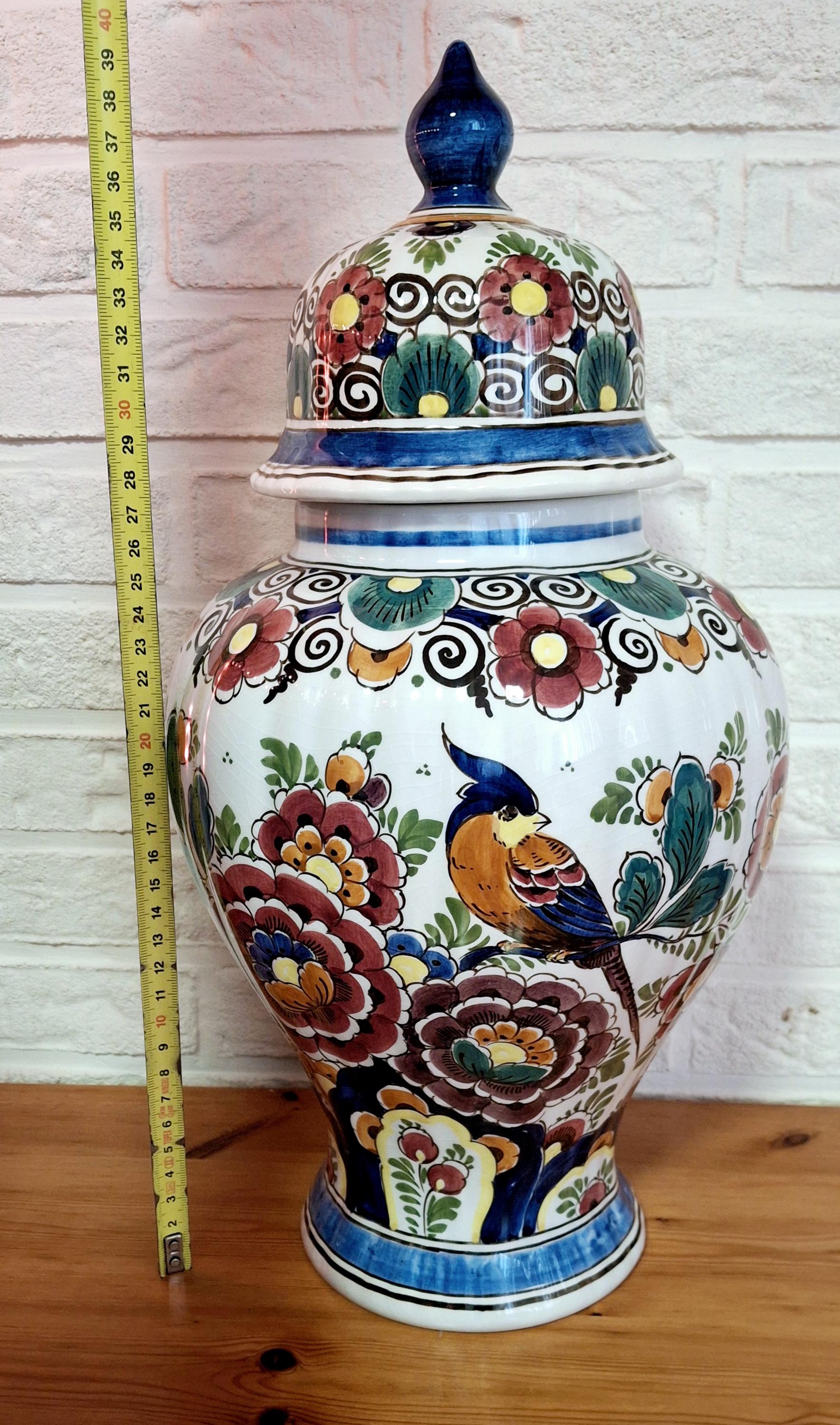 Delft Polychrome vase with lid, Bird motif dutch vase