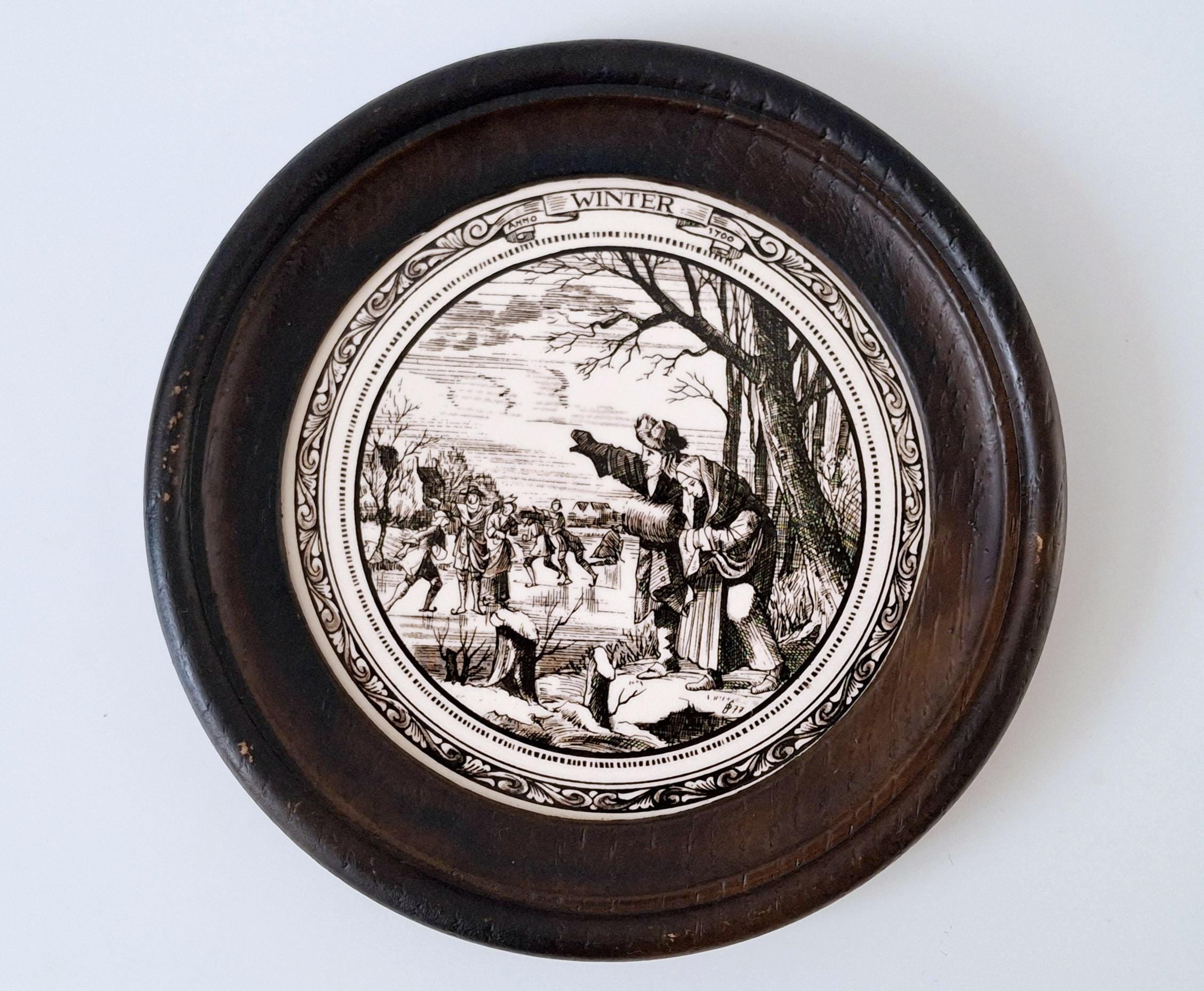 Set of 4 seasonal ceramic tiles in round wooden frames