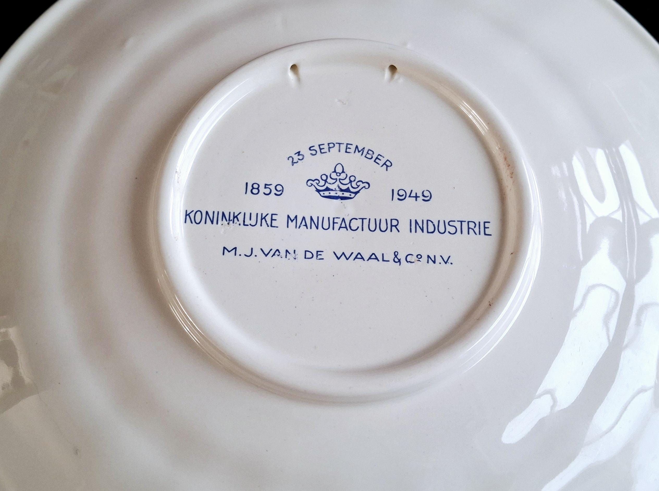 Commemorative porcelain plate, White glazed wall plate, Koninklijke Manufactuur Industrie