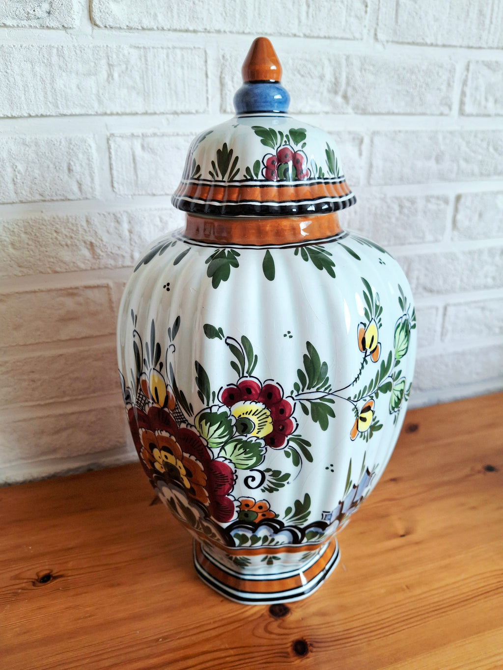 Royal Delft Polychrome hand-painted garniture set, De Porceleyne Fles, Holland