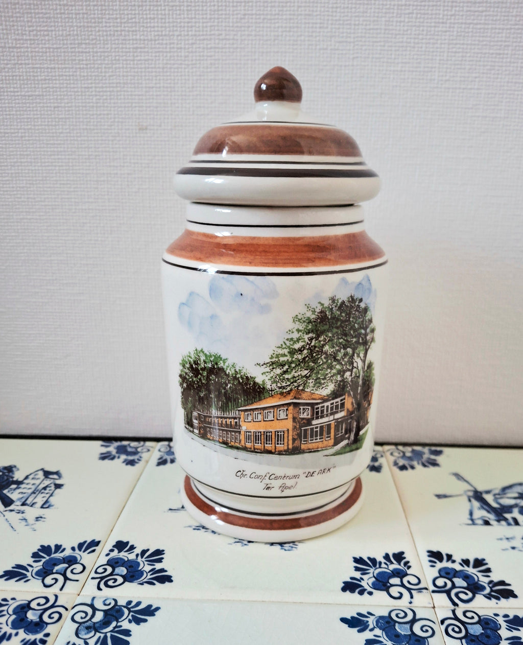 Dutch polychrome lidded jar