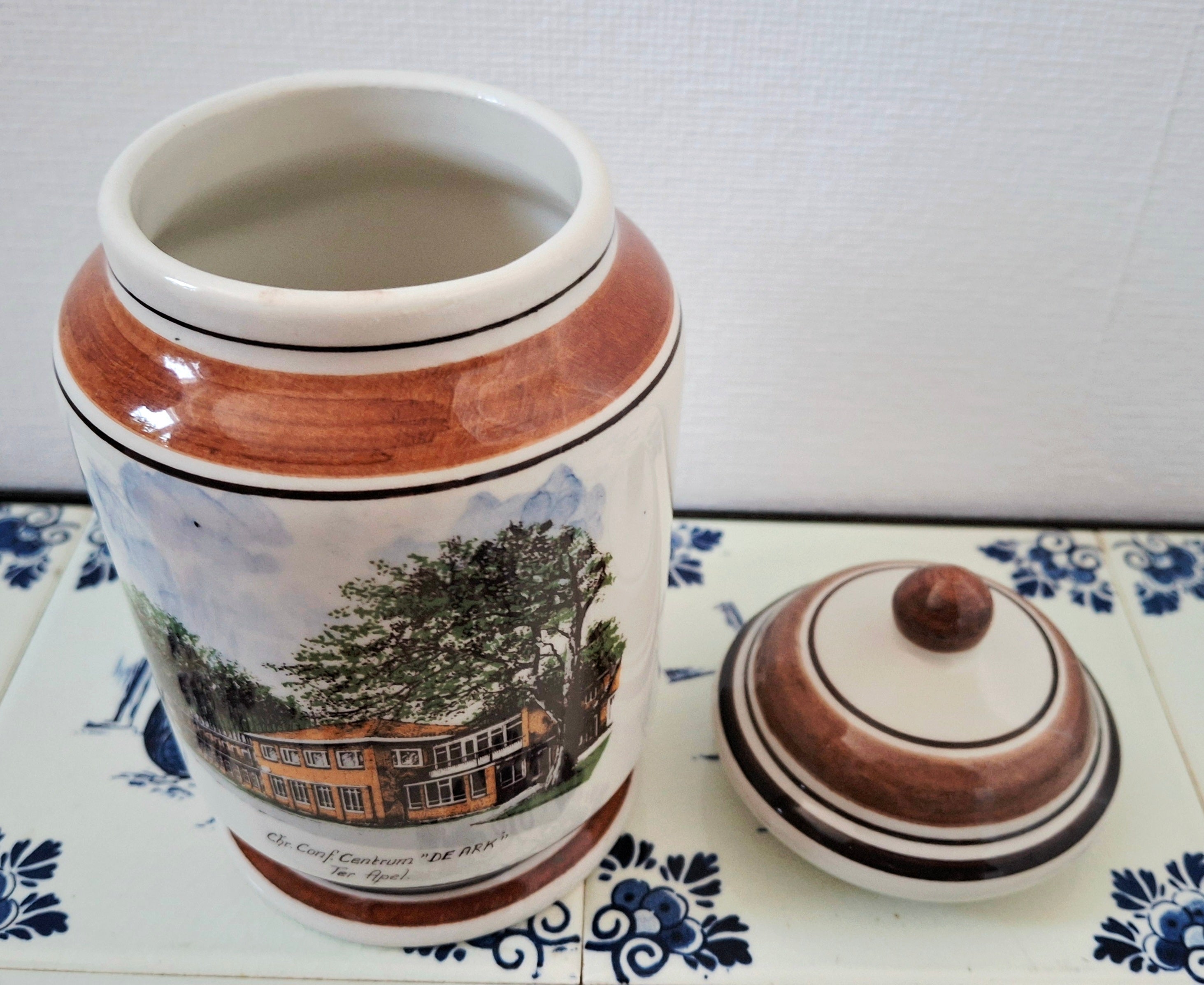 Dutch polychrome lidded jar