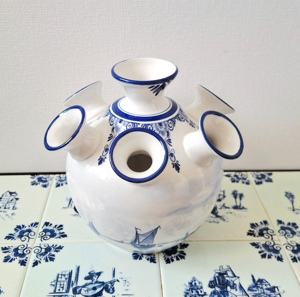 Delft tulip vase, Hand-painted dutch pottery