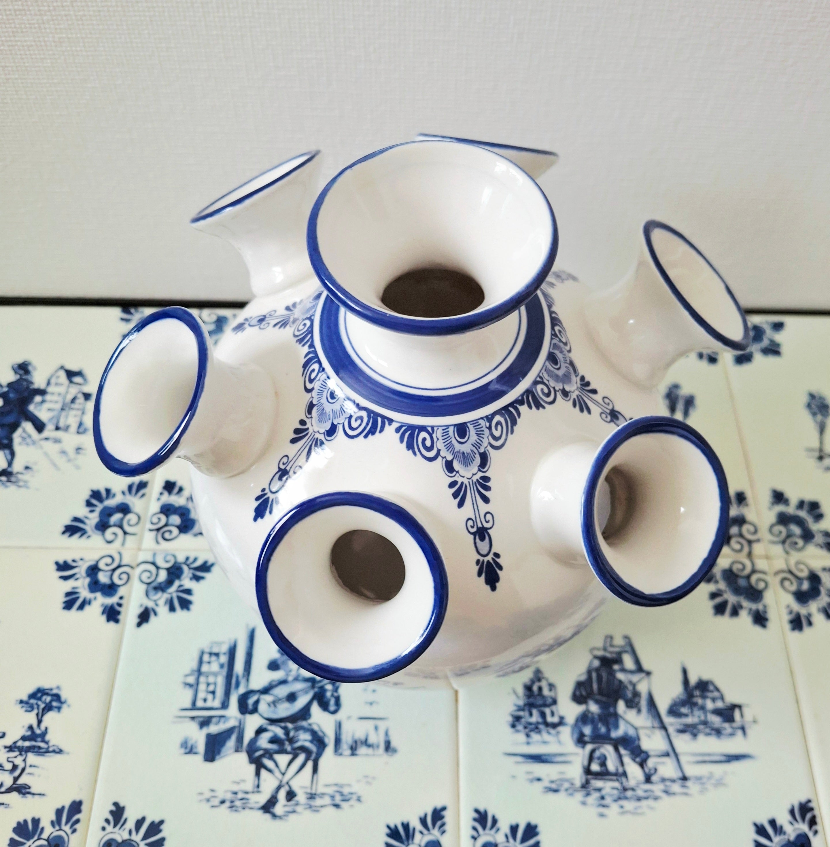 Delft tulip vase, Hand-painted dutch pottery