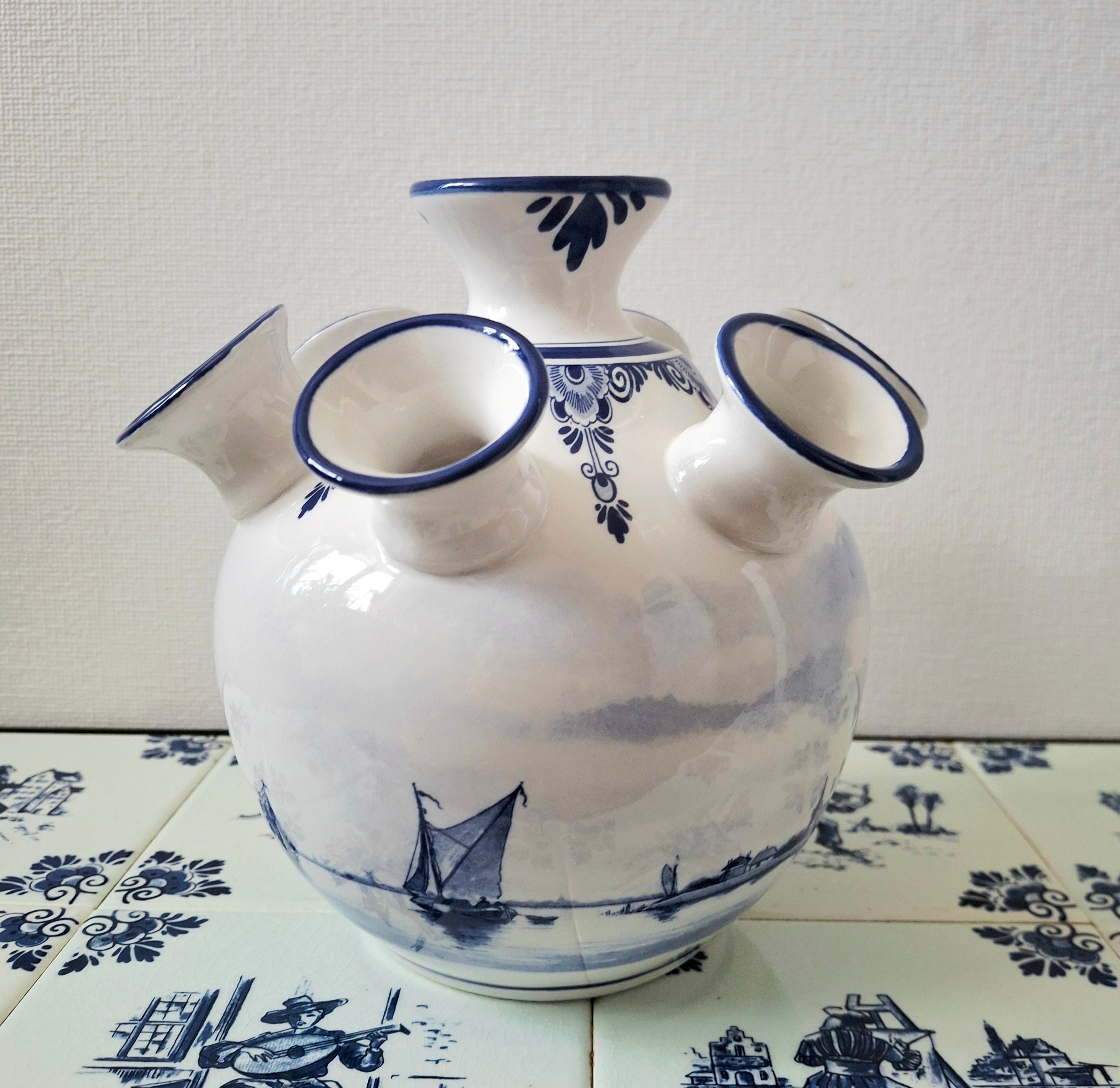 Delft tulip vase, Hand-painted dutch pottery