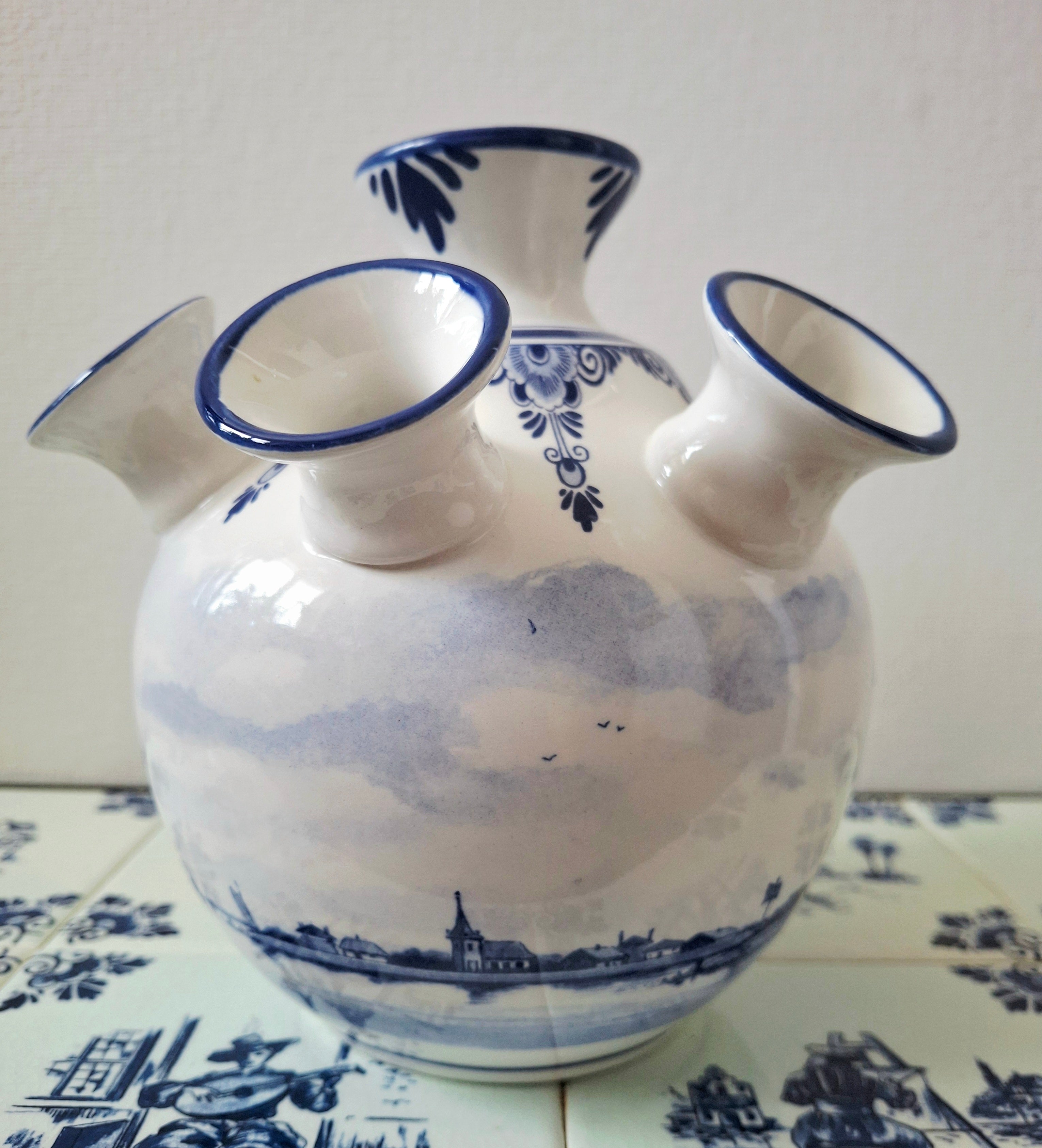Delft tulip vase, Hand-painted dutch pottery