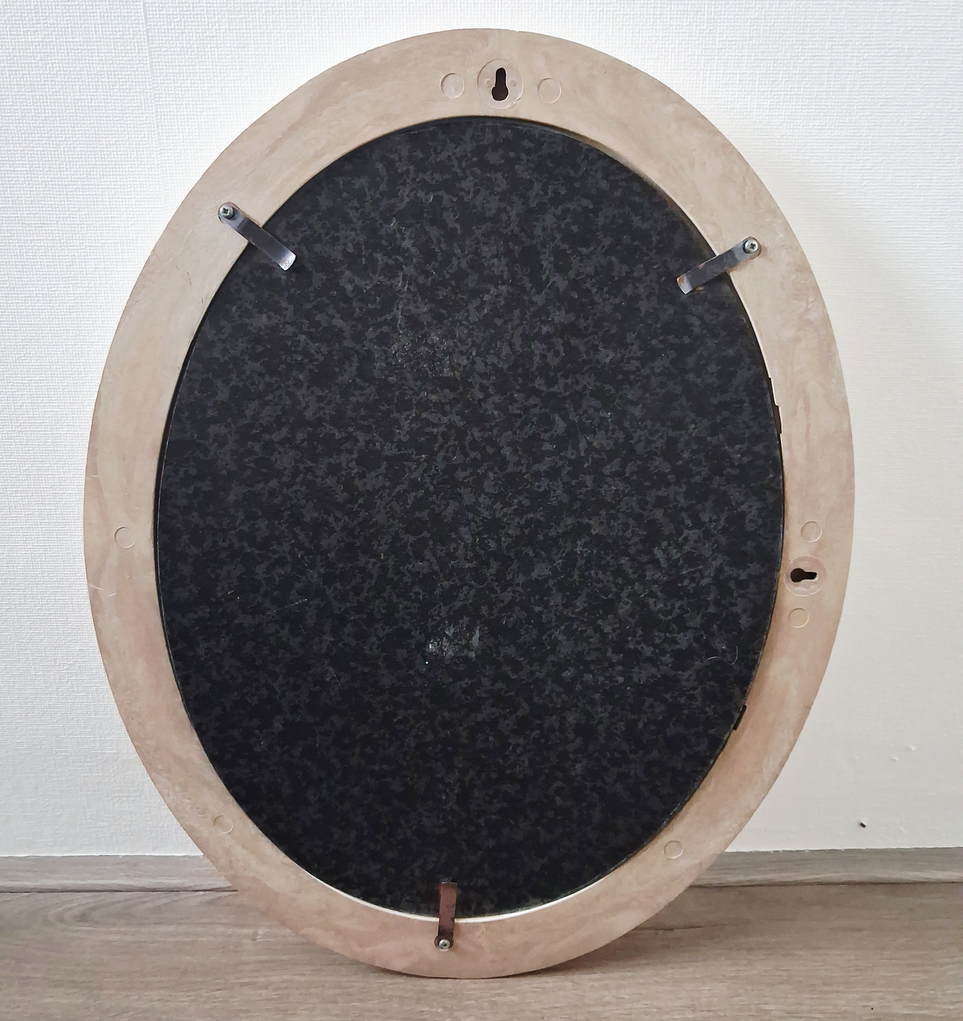 Oval wall mirror with etched flamingos design