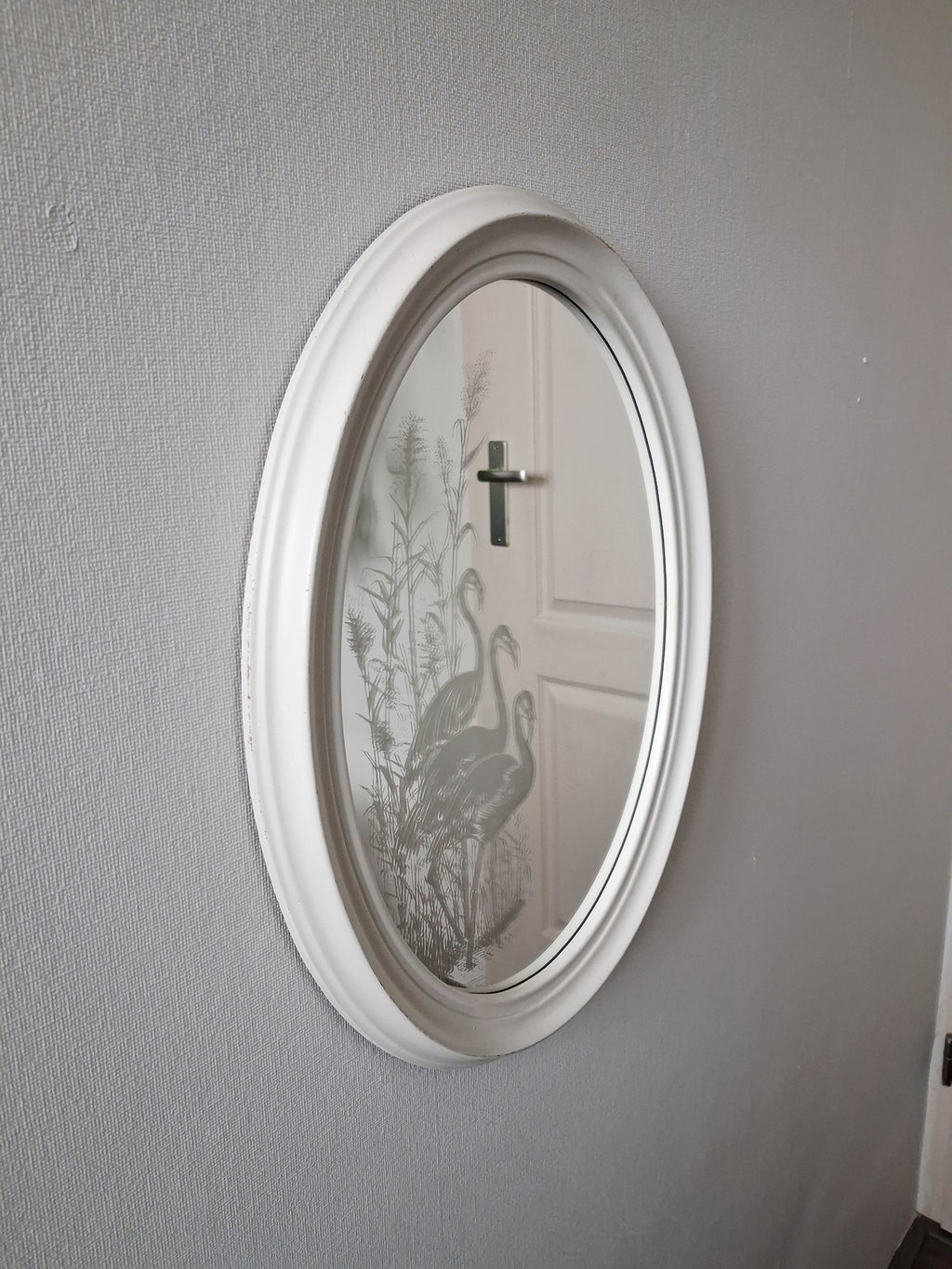 Oval wall mirror with etched flamingos design