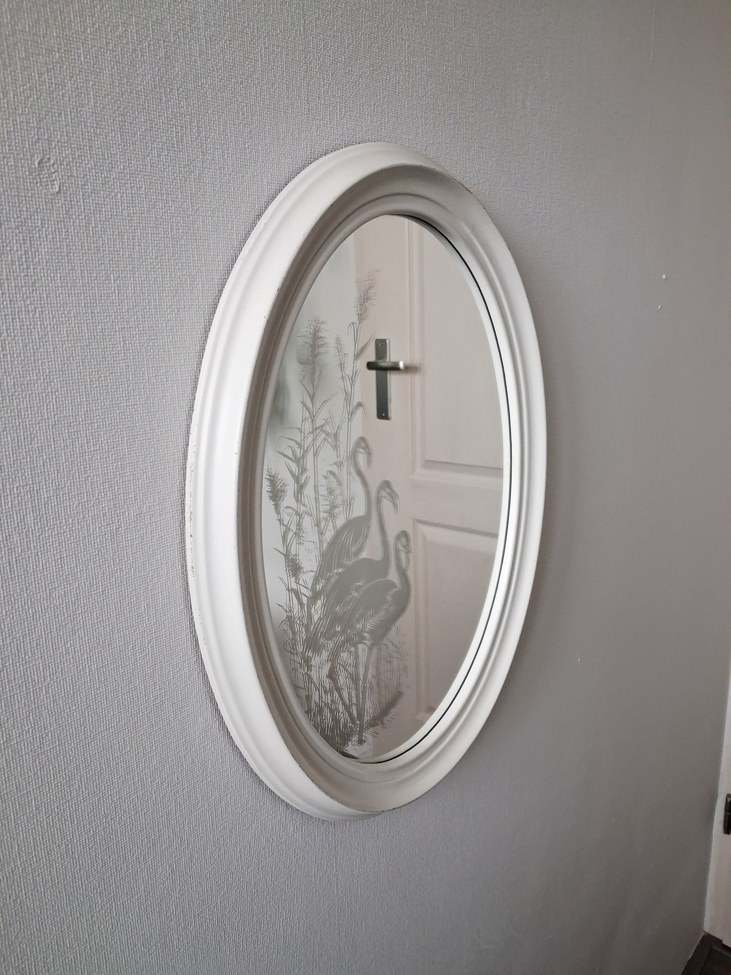 Oval wall mirror with etched flamingos design