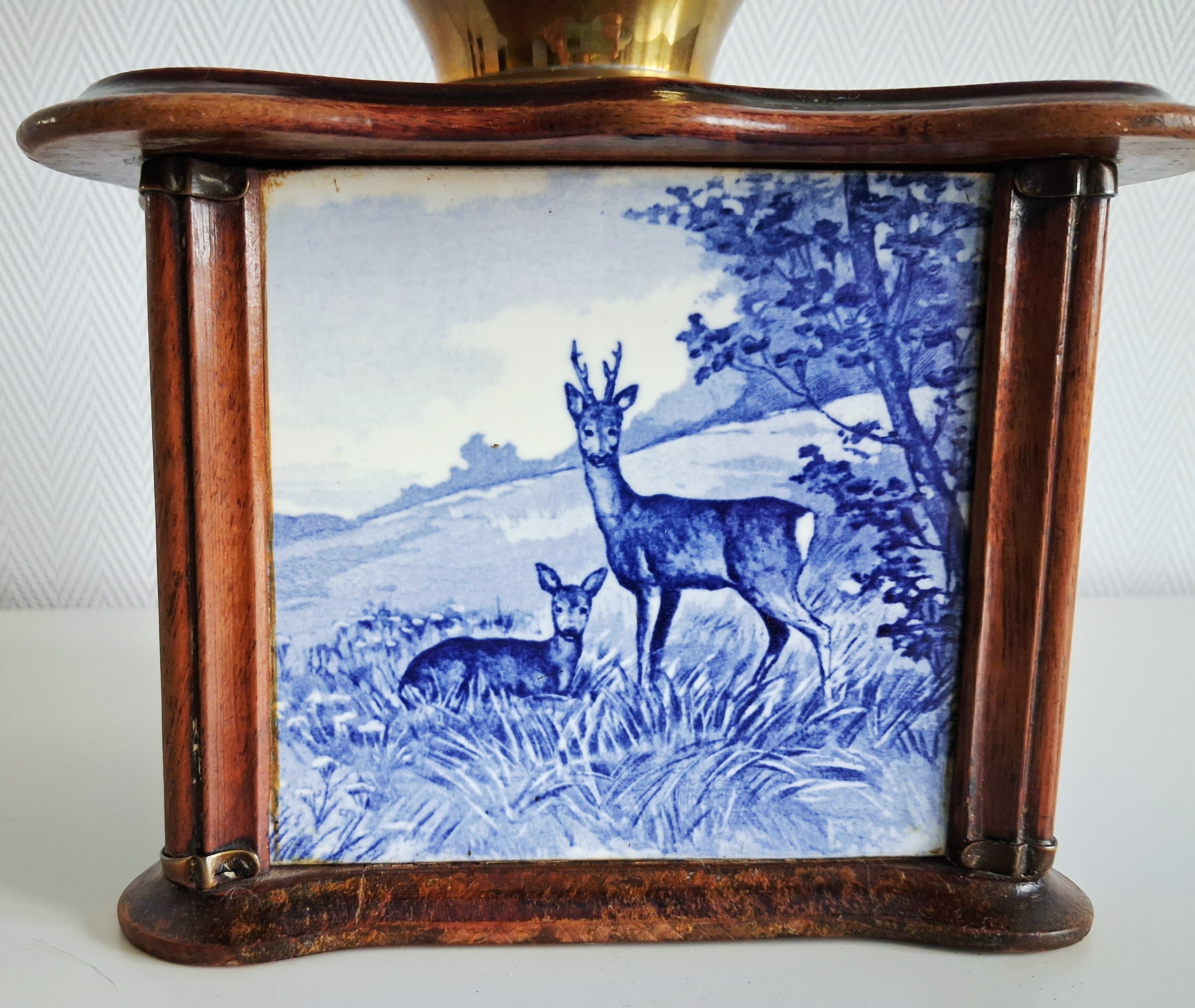 Belgian coffee grinder, Sanna/Abin, Ceramic panels with deer scene