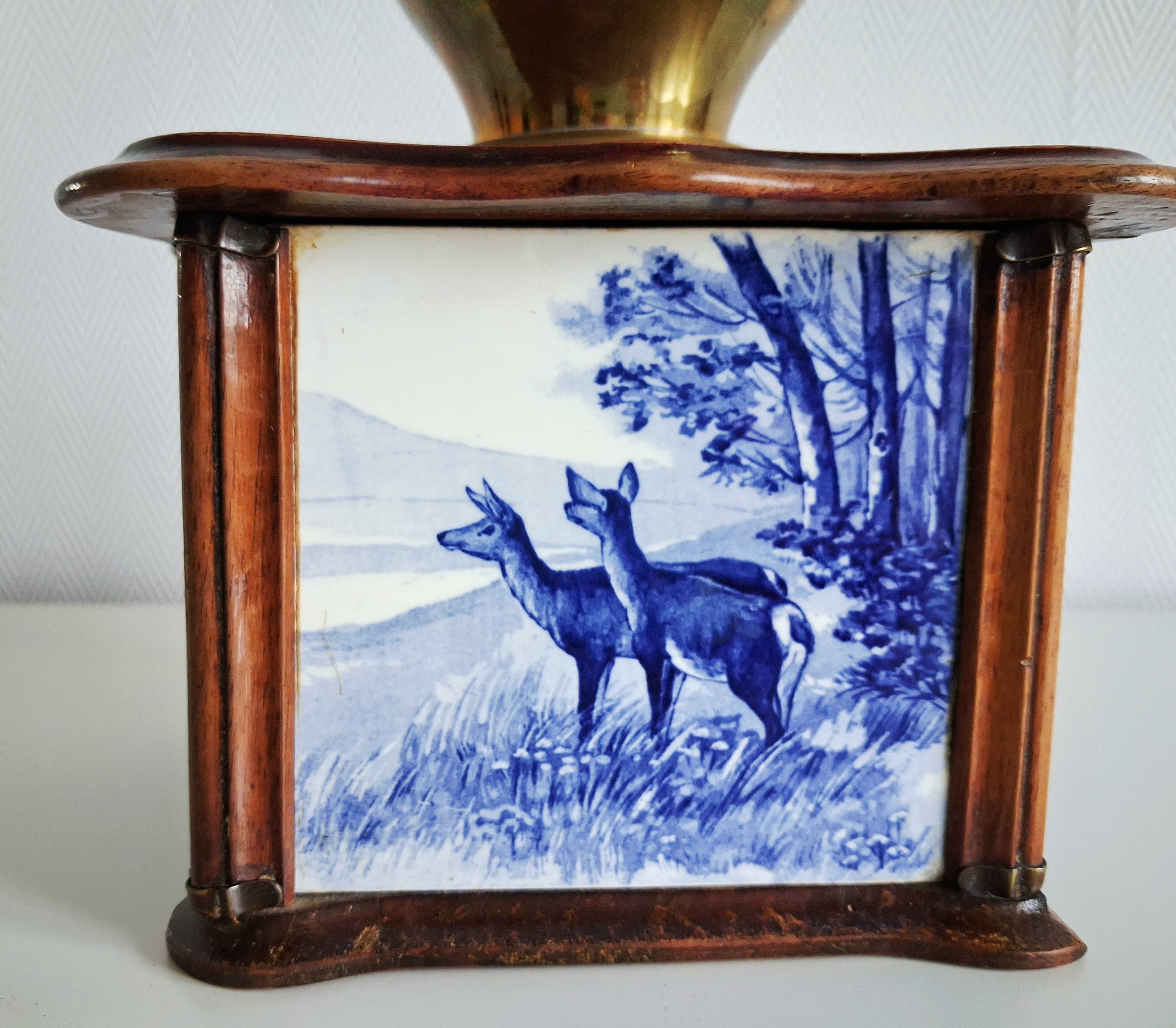 Belgian coffee grinder, Sanna/Abin, Ceramic panels with deer scene