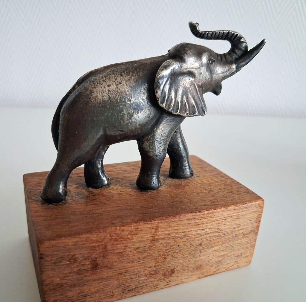 Silver plated elephant figurines on wooden bases, Wereld Natuur Fonds (WWF) collectible set