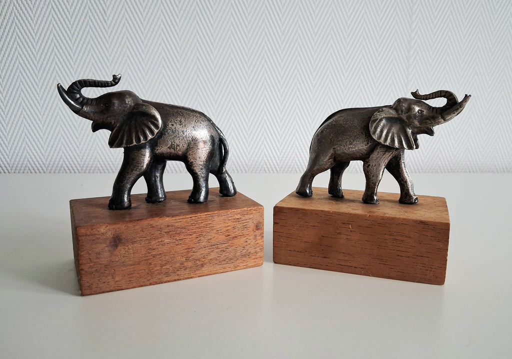 Silver plated elephant figurines on wooden bases, Wereld Natuur Fonds (WWF) collectible set