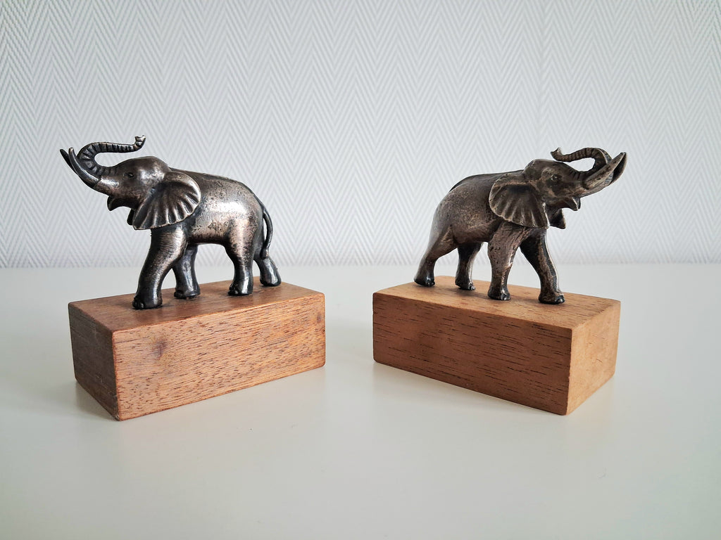 Silver plated elephant figurines on wooden bases, Wereld Natuur Fonds (WWF) collectible set