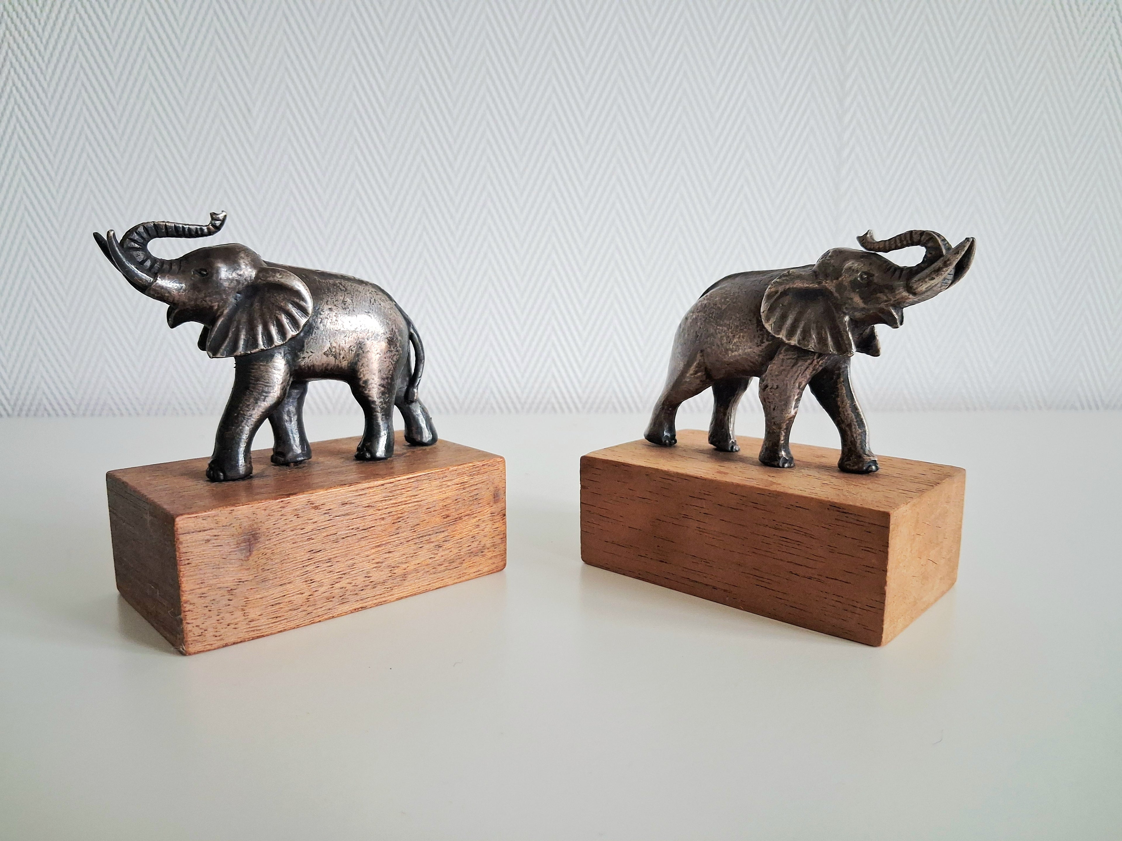 Silver plated elephant figurines on wooden bases, Wereld Natuur Fonds (WWF) collectible set