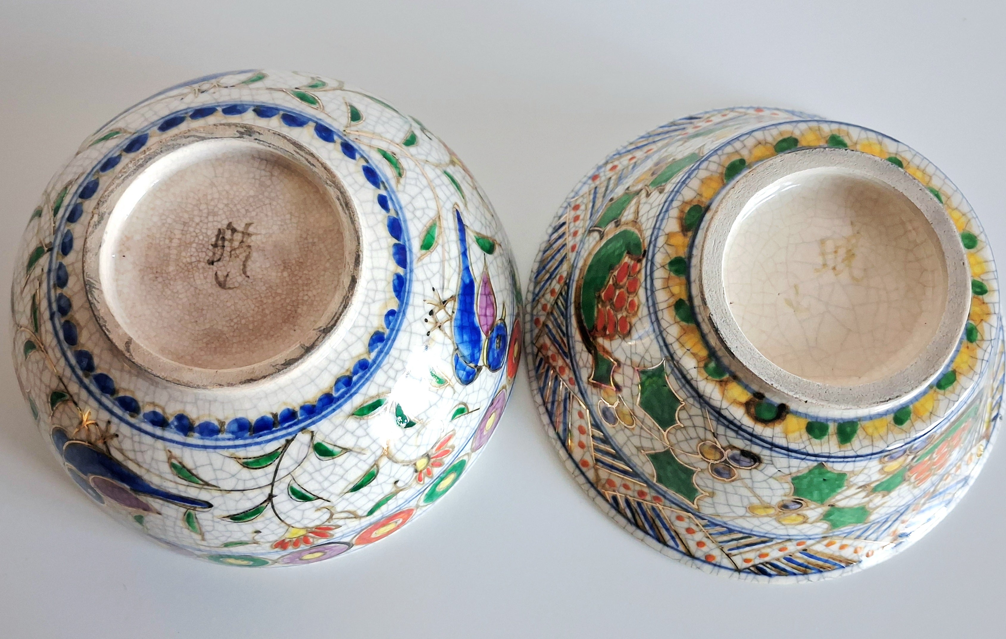 Pair of antique Japanese Satsuma style crackle glaze bowls, Early 20th century