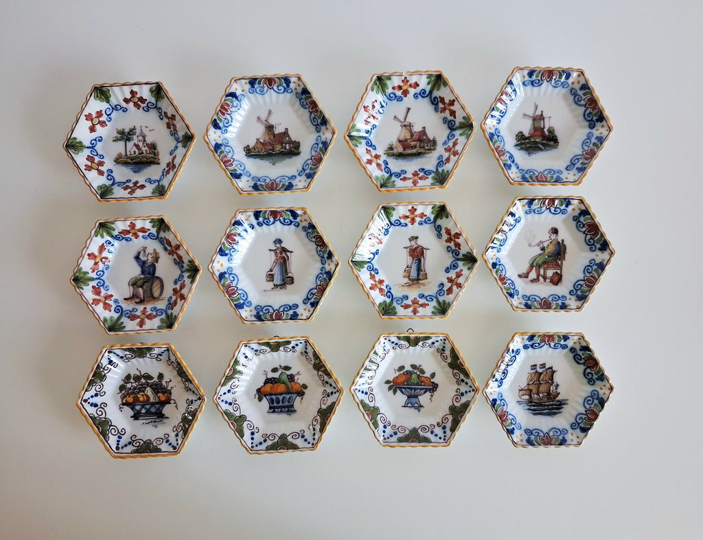 Set of 12 hand-painted miniature Makkum wall dishes, Royal Tichelaar Holland
