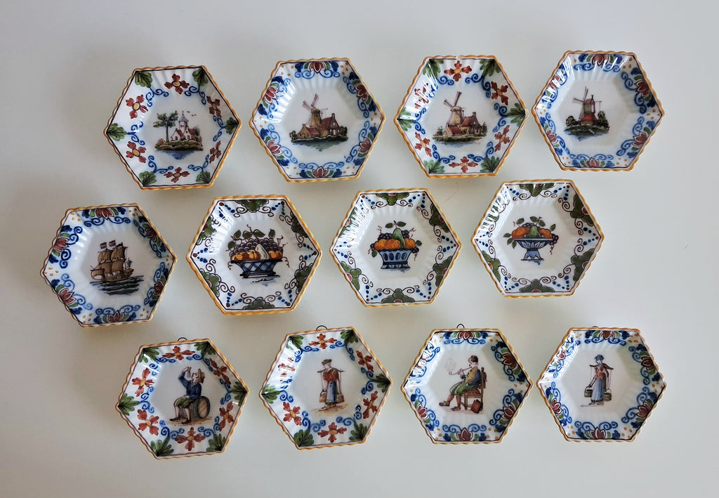 Set of 12 hand-painted miniature Makkum wall dishes, Royal Tichelaar Holland