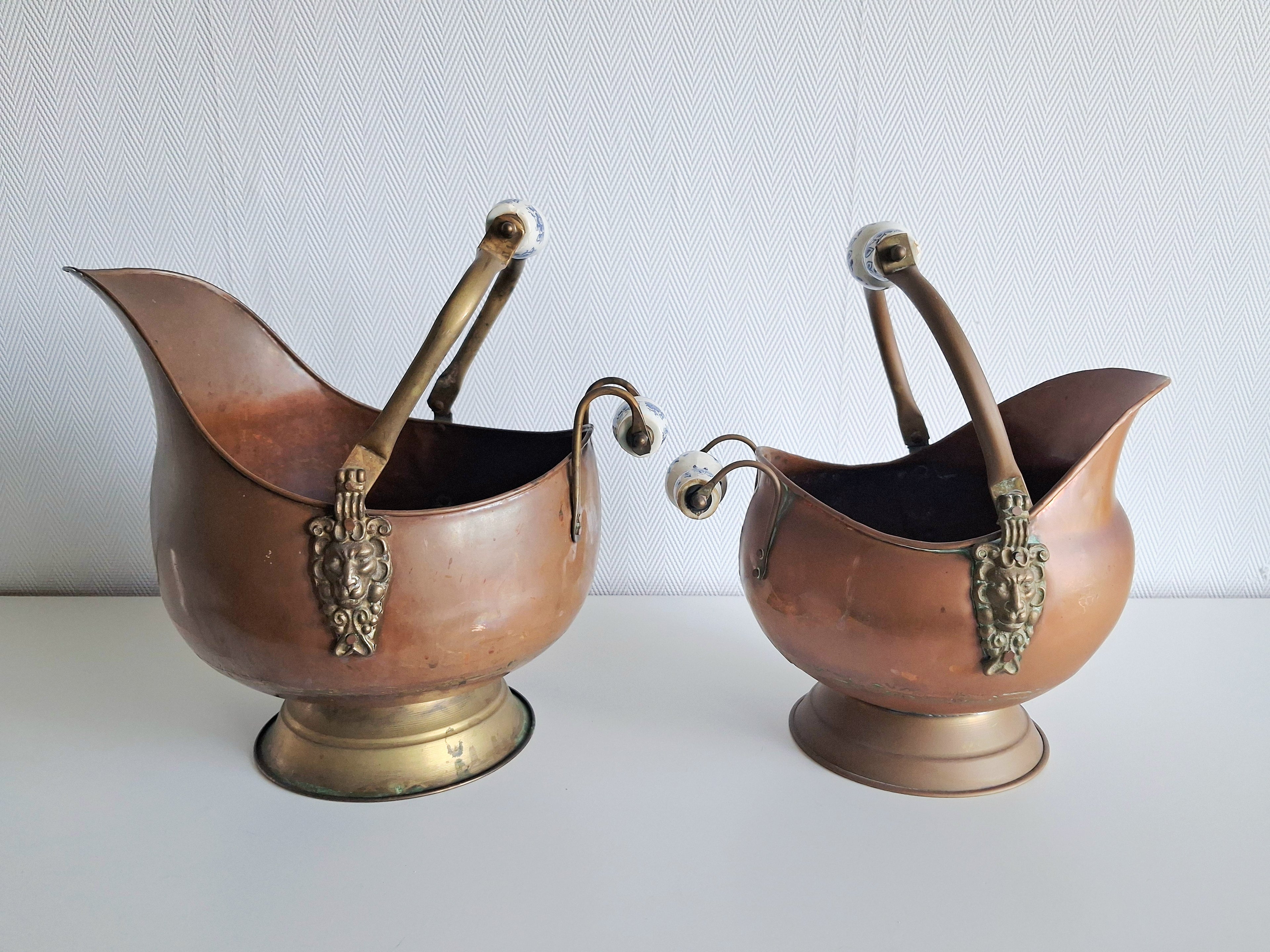 Set of 2 vintage copper coal scuttles with Delft ceramic handles, Dutch fireplace décor, Vintage copper coal scuttle bucket pair with ceramic Delft handles and brass lion head