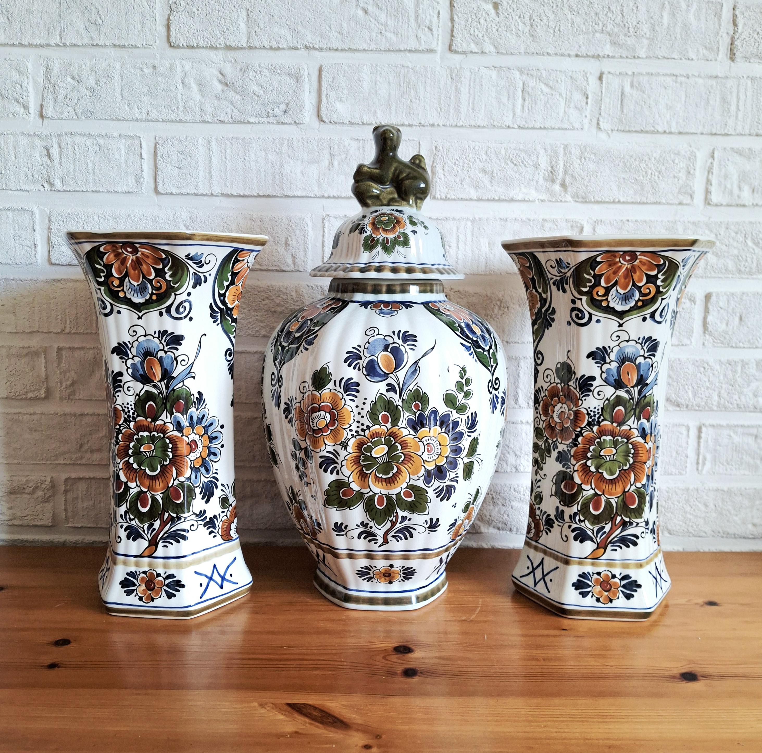 Delft polychrome cabinet set, Dutch vases