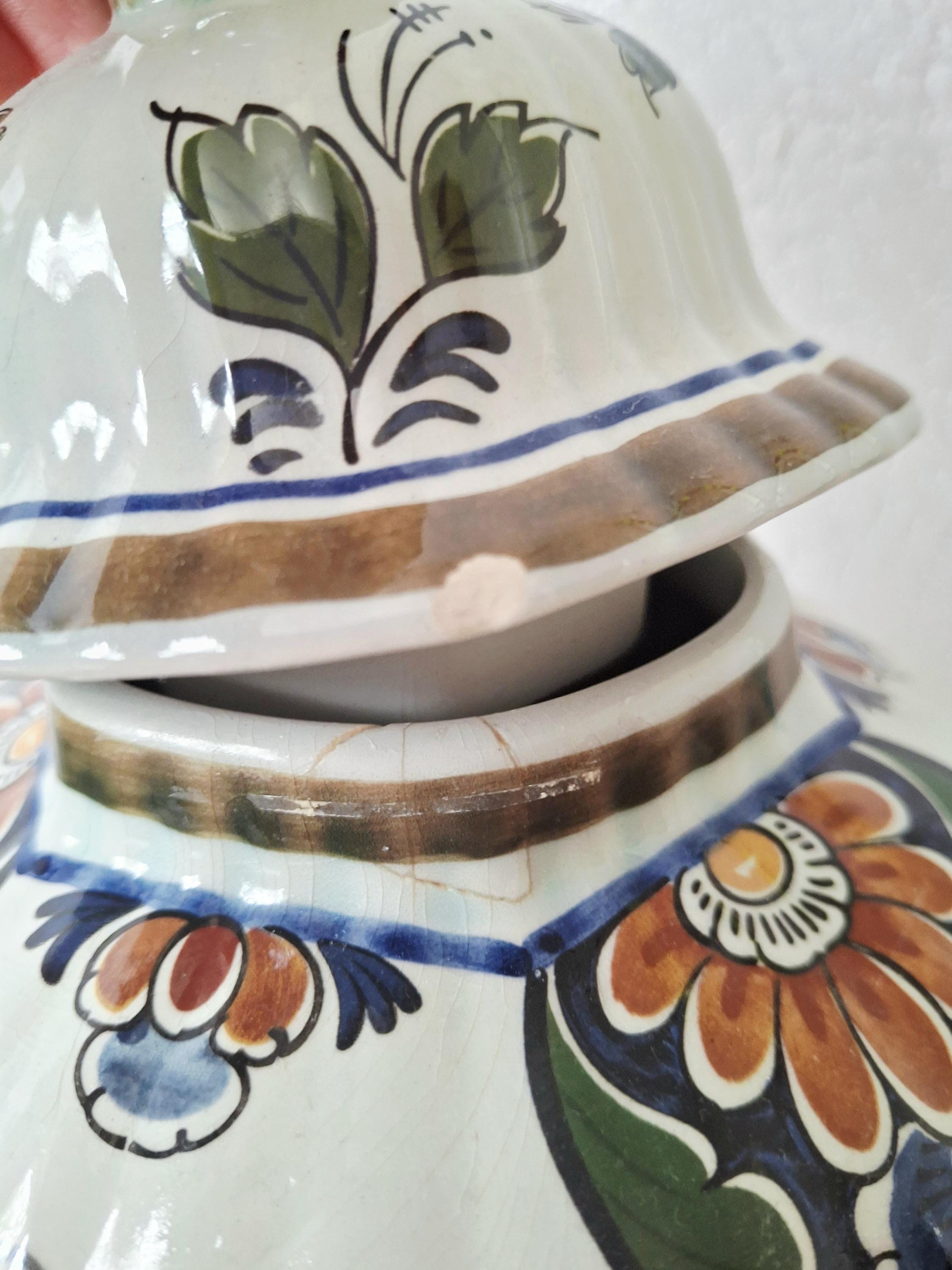 Delft polychrome cabinet set, Dutch vases