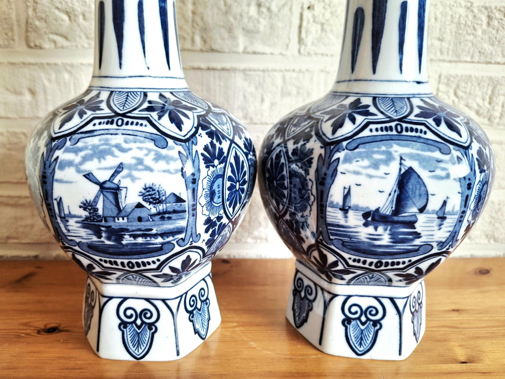 Pair of two Delft-style vases, Mosa Maastricht L. Regout 1900-1930s