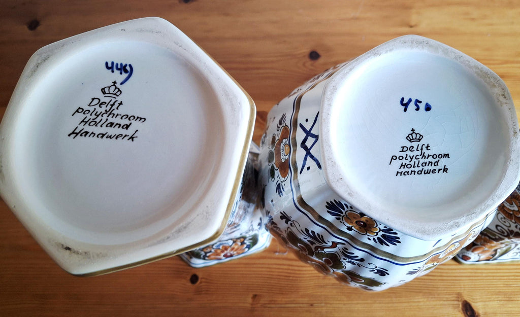 Delft polychrome cabinet set, Dutch vases