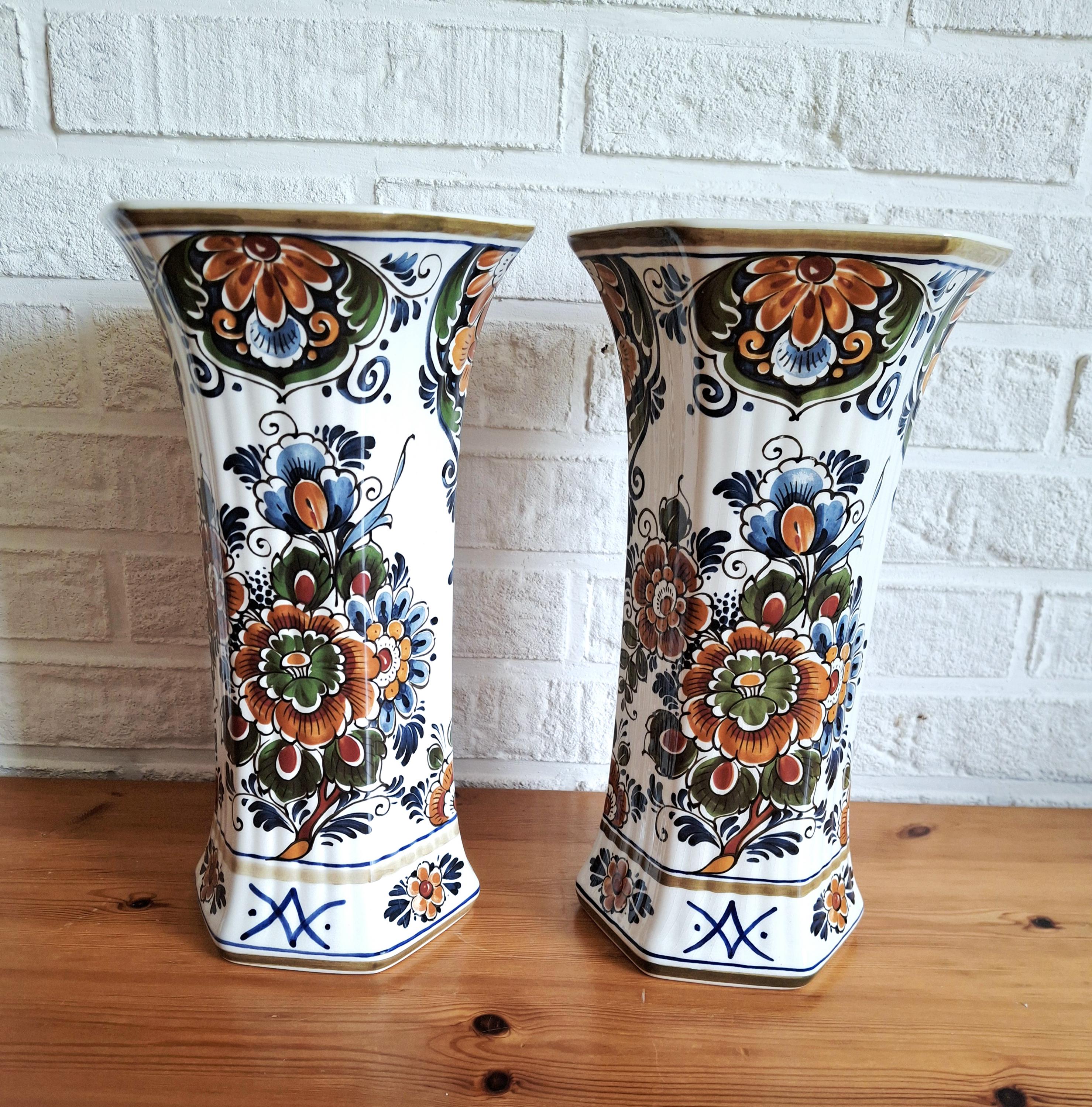 Delft polychrome cabinet set, Dutch vases
