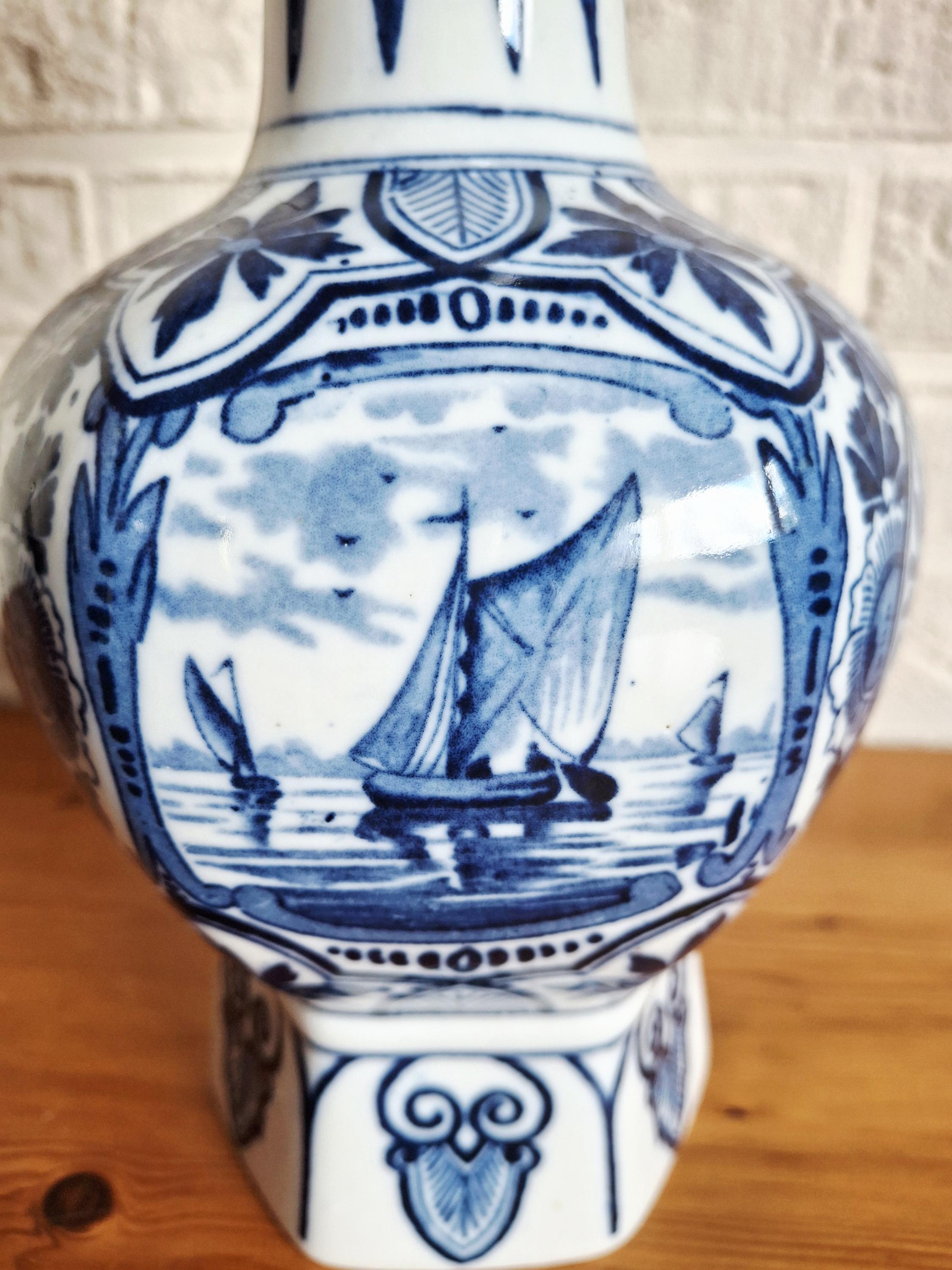 Pair of two Delft-style vases, Mosa Maastricht L. Regout 1900-1930s