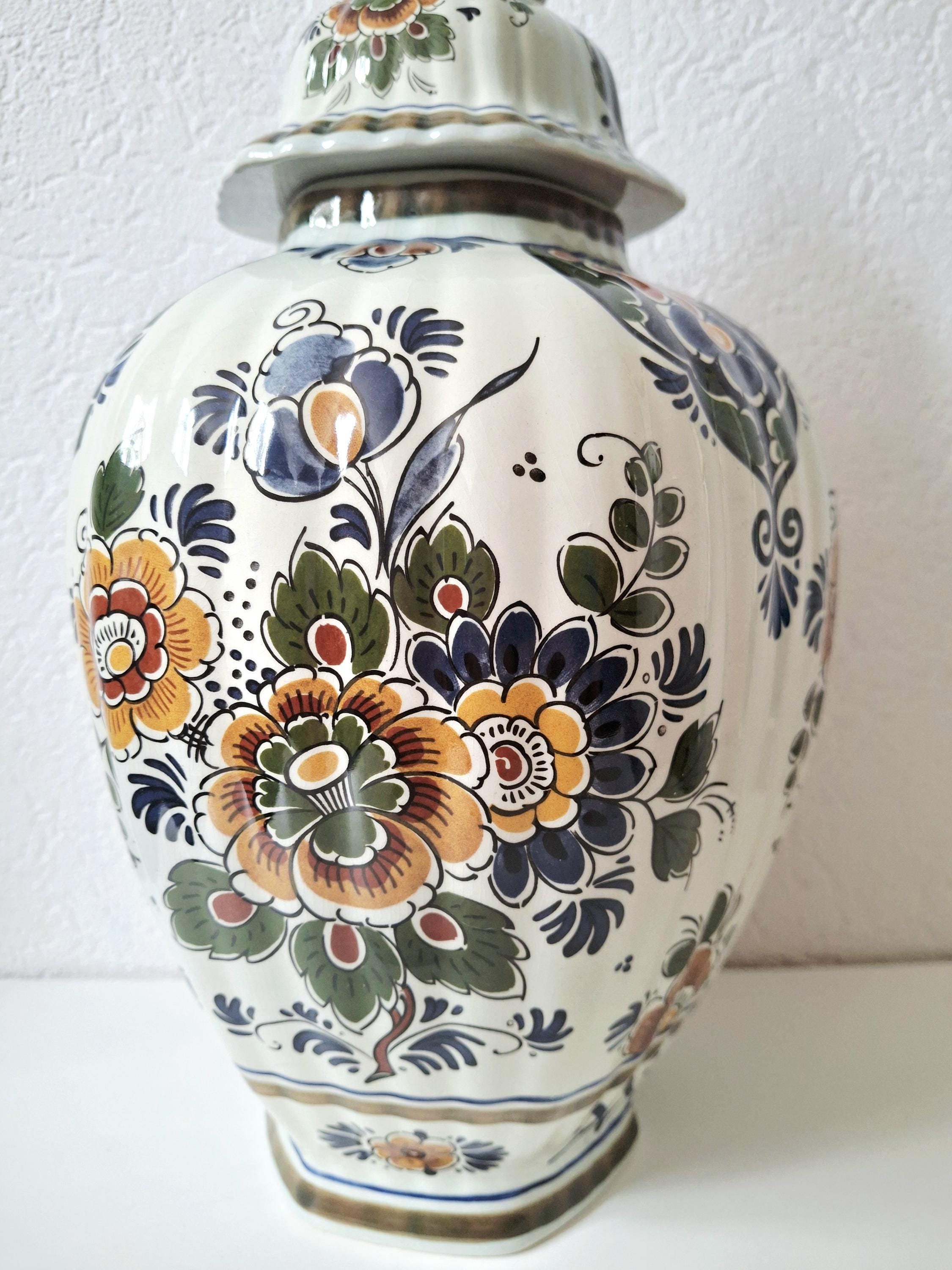 Delft polychrome cabinet set, Dutch vases