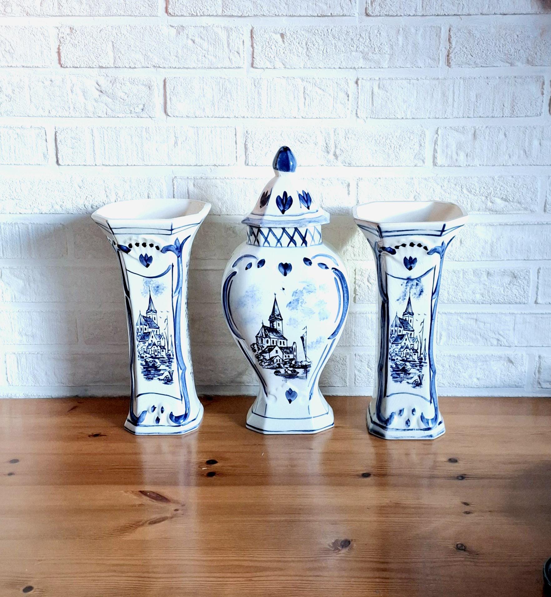 Delft Blauw 3-piece vase set, Hand-painted Dutch porcelain