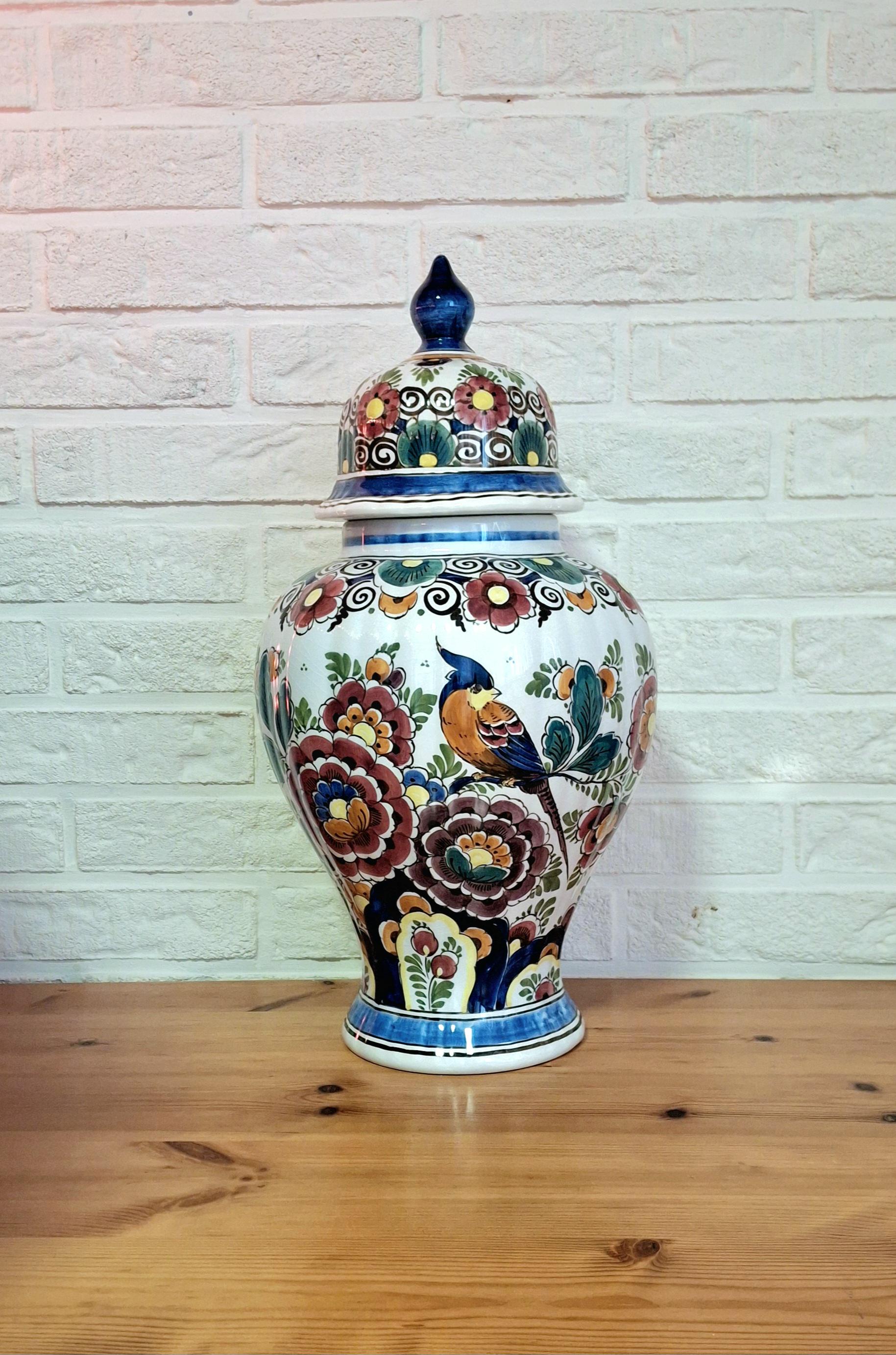 Delft Polychrome vase with lid, Bird motif dutch vase